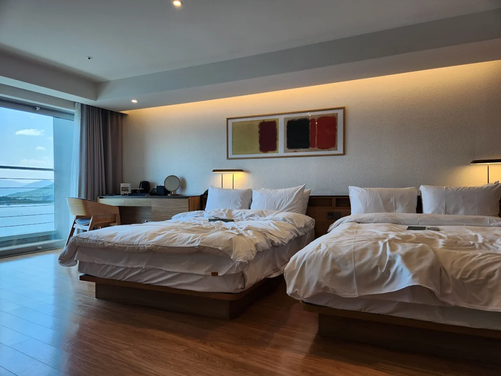 라한셀렉트 경주 패밀리 트윈 호수 전망 침대