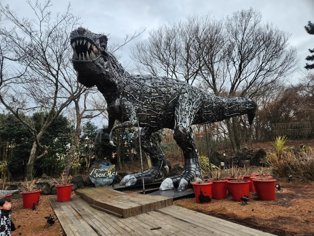 제주 서프라이즈 테마파크 첫날 동선 야외 전시 풍경