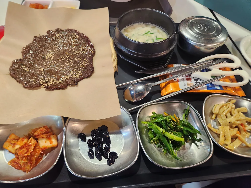 아이와 함께 주문한 한식 메뉴