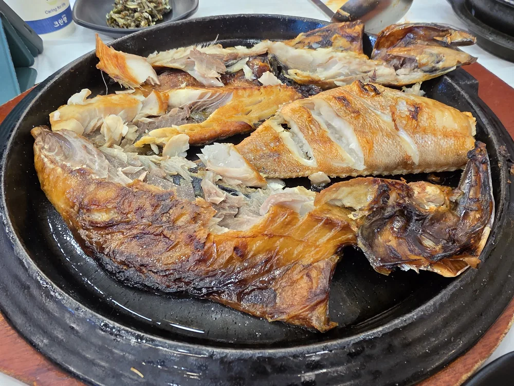 양양 속초 가족여행 아침으로 주문한 낙산 쌀밥집 생선모듬구이